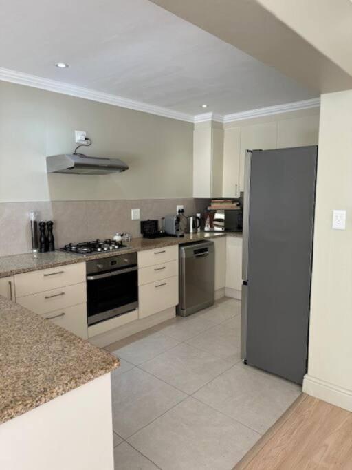 Luxury Townhouse In Stellenbosch Central Eksteriør bilde