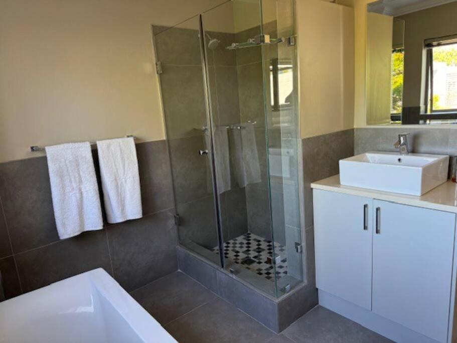 Luxury Townhouse In Stellenbosch Central Eksteriør bilde